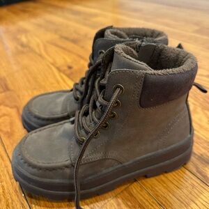 H&M fleece lined Winter Boot boys Size 13.5. Trendy Boot. Worn once.